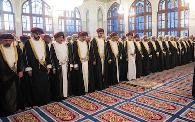 جلالة السلطان المعظم يؤدّي صلاة عيد الفطر السعيد